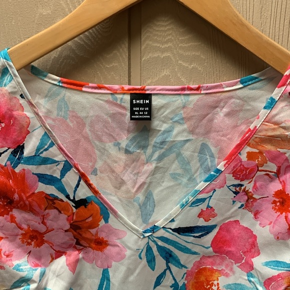 SHEIN Top - Picture 3 of 10